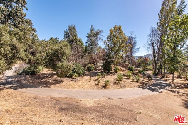 2344 Laguna Circle Drive, Agoura CA: https://media.crmls.org/mediaz/68ee4d27-d67a-4722-b562-27427ad3c707.jpg