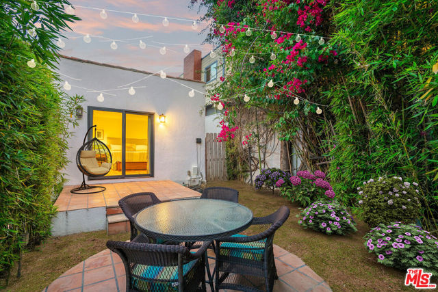 6216 Primrose Avenue, Los Angeles CA: https://media.crmls.org/mediaz/68efaf15-3f8c-4b64-8fe2-13890b322688.jpg