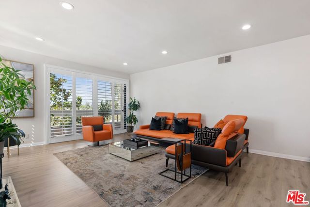 17130 Burbank Boulevard, Encino CA: https://media.crmls.org/mediaz/68efaf96-336e-4f09-a4ed-8c217c20d5f5.jpg