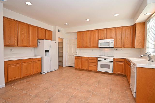 4189 Tessa Pl, Pleasanton CA: https://media.crmls.org/mediaz/68f01617-d6eb-4c16-8f22-36a68c3ba50f.jpg
