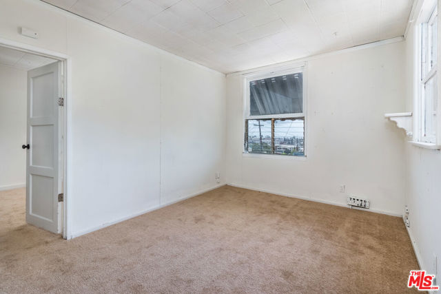 2115 CHARLOTTE Street, Los Angeles CA: https://media.crmls.org/mediaz/68f042fd-a827-4d25-b780-8f4384525988.jpg