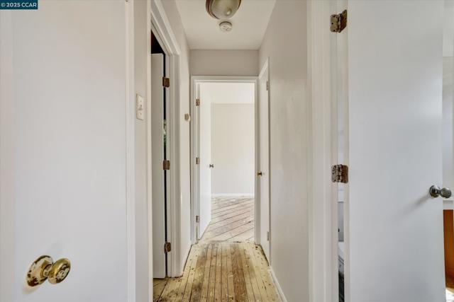 5235 Macarthur Blvd, Oakland CA: https://media.crmls.org/mediaz/68f0afbb-5ee6-44f4-8dc0-1f05531a2e00.jpg