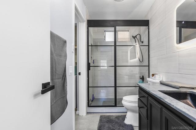 2510 Clairemont Dr, San Diego CA: https://media.crmls.org/mediaz/68f0ba7a-a086-4f11-a873-d39fff61a627.jpg
