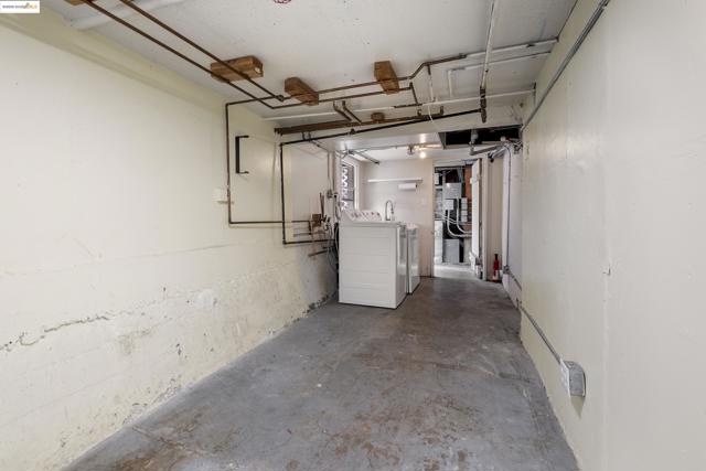 3555 17th St., San Francisco CA: https://media.crmls.org/mediaz/68f1100b-d28d-4b93-83cc-025b73610279.jpg