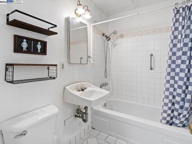 56 Edgewood Ct, Daly City CA: https://media.crmls.org/mediaz/68f149cc-a5fb-4dde-8abe-c8ec125d9bc7.jpg