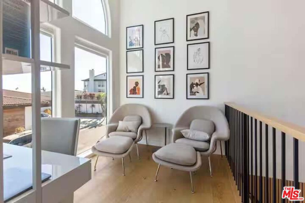 https://media.crmls.org/mediaz/68f1fa8c-775f-42d5-b814-3537c15b4b5a.jpg?preset=X-Large