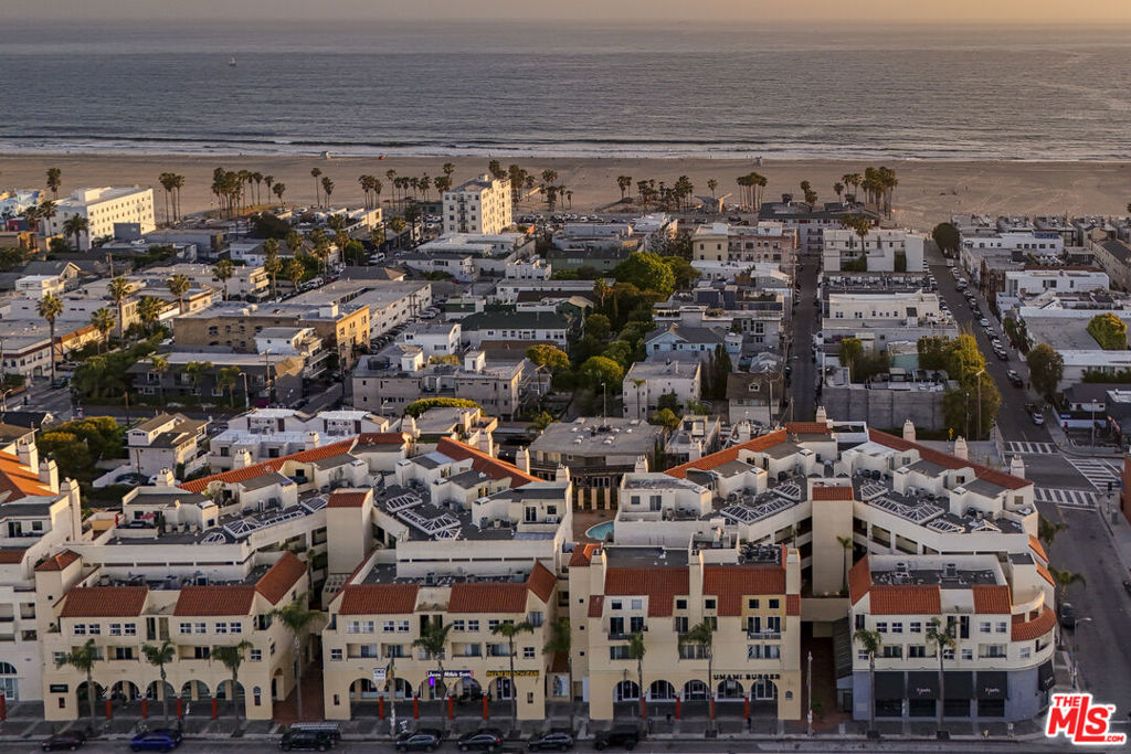 https://media.crmls.org/mediaz/68f2786e-725f-4564-a147-87e7b15e52fa.jpg?preset=X-Large