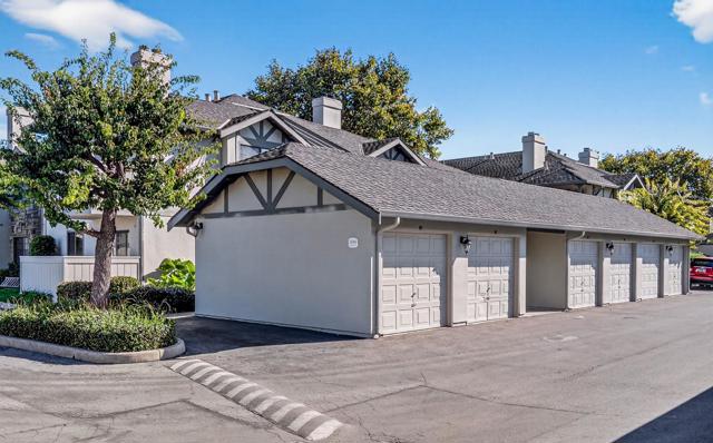 1056 Padre Drive, Salinas CA: https://media.crmls.org/mediaz/68f2b92b-4e20-4a7d-8f84-3b8f167c1ac7.jpg