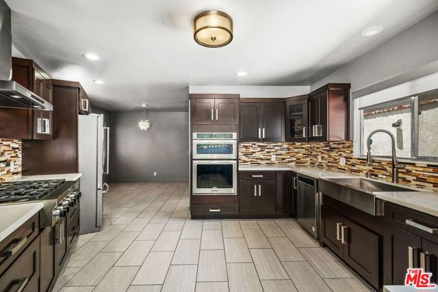 6616 Wooster Avenue, Los Angeles CA: https://media.crmls.org/mediaz/68f2d392-5920-4aea-82f0-803de8bb44af.jpg