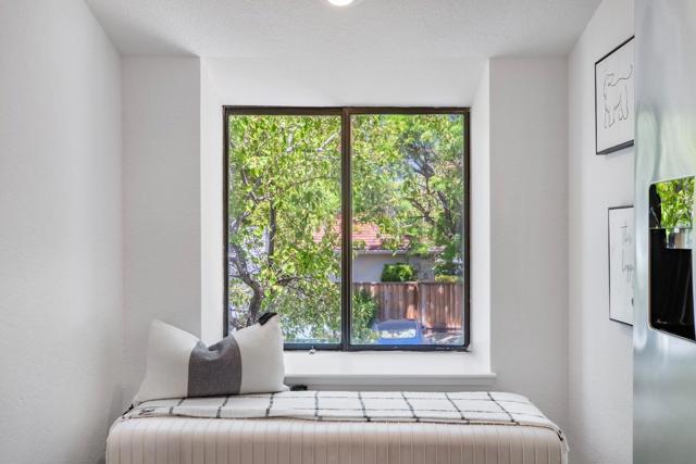 366 Sierra Vista Avenue, Mountain View CA: https://media.crmls.org/mediaz/68f374b8-5d9f-42c9-9563-fa95ce756df2.jpg