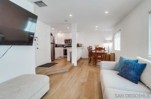 4053 55 Jewell St, San Diego CA: https://media.crmls.org/mediaz/68f41026-3991-4d1f-973a-bccc4de64ef6.jpg
