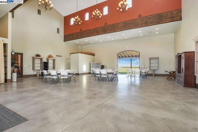 8091 Balfour Rd, Brentwood CA: https://media.crmls.org/mediaz/68f4be87-1370-454f-bf0f-2fea80de4cff.jpg