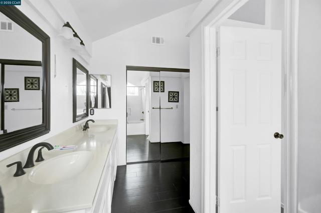 1974 Paradise Valley Ct, Tracy CA: https://media.crmls.org/mediaz/68f55ad8-195a-4a58-b922-a462b3f40122.jpg