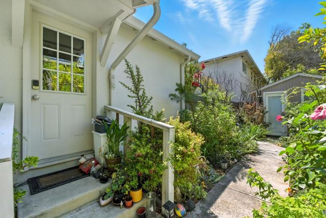 700 Mariposa Avenue, Mountain View CA: https://media.crmls.org/mediaz/68f599f6-810b-41ed-9a25-d8b8e989b121.jpg