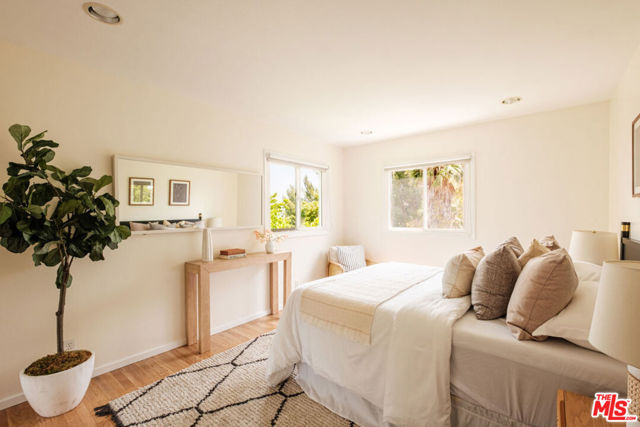 980 Oneonta Drive, Los Angeles CA: https://media.crmls.org/mediaz/68f68473-a472-439d-bdad-e7b2dd5d244f.jpg