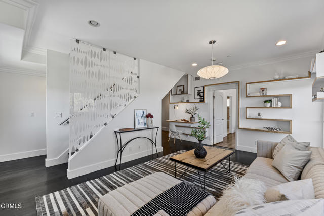 453 Frontenac Avenue, Los Angeles CA: https://media.crmls.org/mediaz/68f6ad0a-55a0-4858-b47d-808aa024ec79.jpg