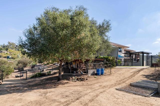 16526 GREEN VALLEY TRUCK TRAIL, Ramona CA: https://media.crmls.org/mediaz/68f6bbb5-91df-42a7-a31d-677218ea0e51.jpg
