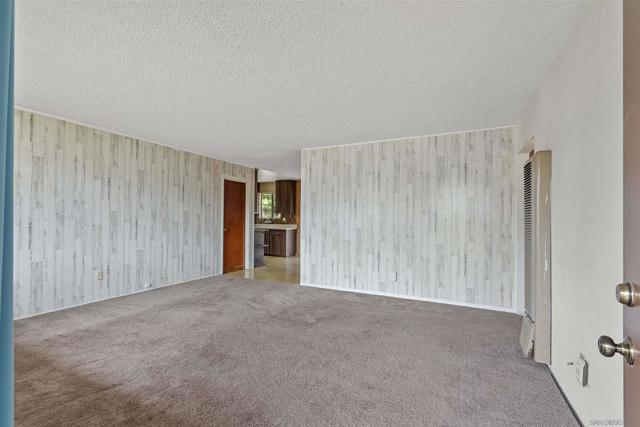 1271 Bosworth St, El Cajon CA: https://media.crmls.org/mediaz/68f6da3a-6015-4eb0-bd94-18f7d18b8e79.jpg