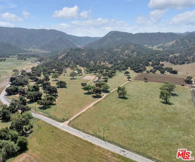 770 Limekiln Road, Hollister CA: https://media.crmls.org/mediaz/68f79842-8f79-497b-a2a7-e23de522405f.jpg