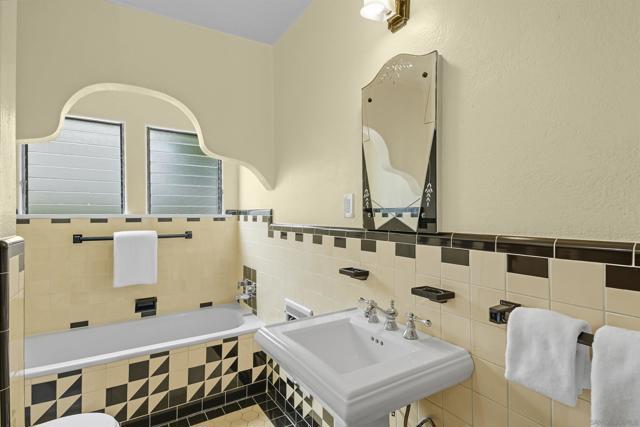 4576 44th Street, San Diego CA: https://media.crmls.org/mediaz/68f84682-409e-4060-bba0-309cbdb27b04.jpg