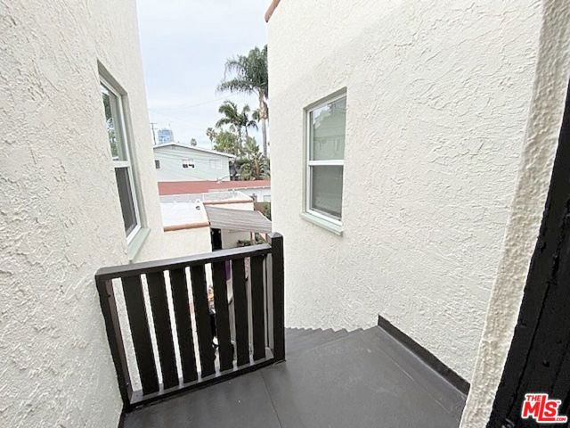 25 Falcon Avenue, Long Beach CA: https://media.crmls.org/mediaz/68f89ee3-d517-48bd-9820-5300ee9b4d87.jpg
