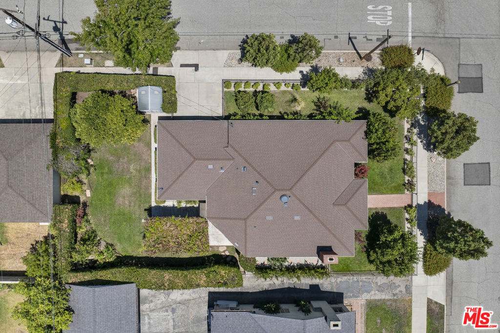 https://media.crmls.org/mediaz/68f8ce55-087c-4c4d-a4c4-29e75e0dbb64.jpg?preset=X-Large