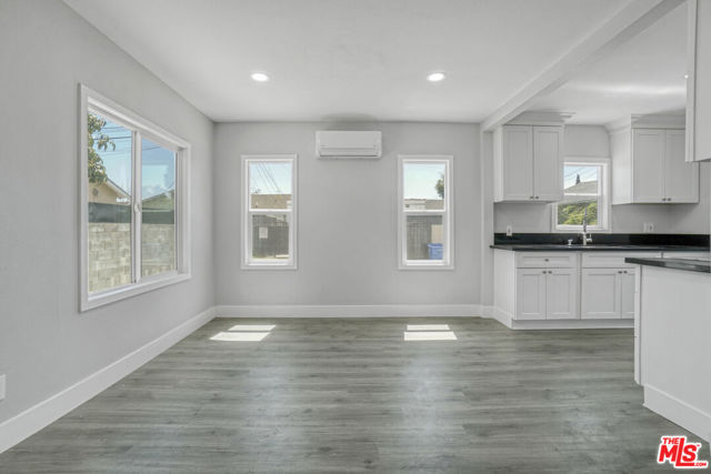 1256 Exposition Boulevard, Los Angeles CA: https://media.crmls.org/mediaz/68f9ea0b-e7d1-4c83-80b4-08eee939aafd.jpg