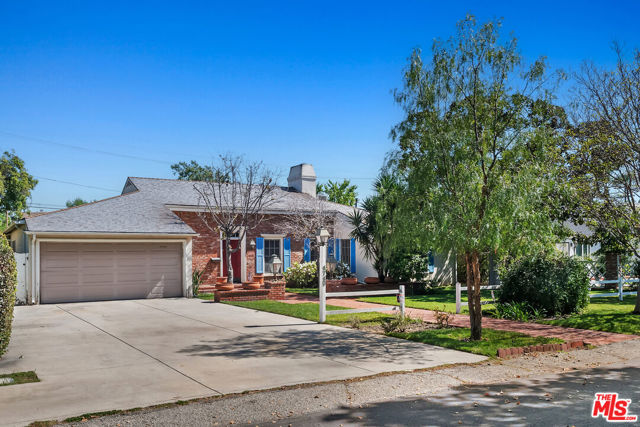 4740 Placidia Avenue photo 2
