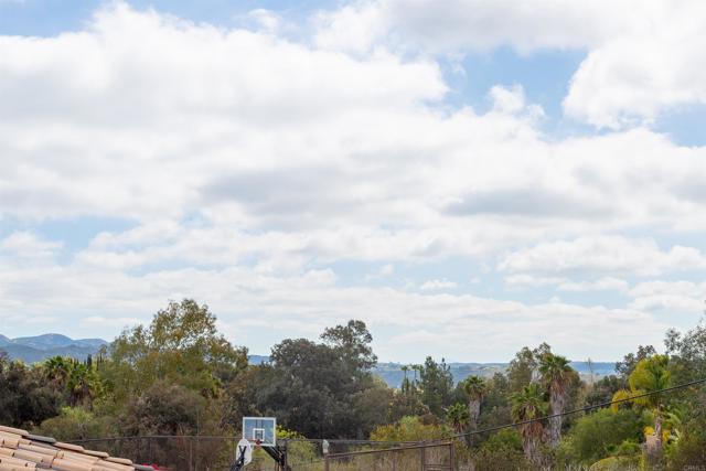 13645 Paseo De La Huerta, Poway CA: https://media.crmls.org/mediaz/68faddf9-e6dd-489c-bb87-0cad8584aeae.jpg