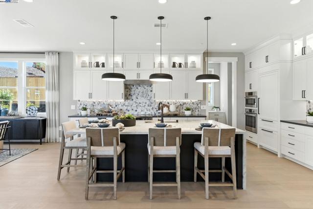 1725 SW Wren, Dublin CA: https://media.crmls.org/mediaz/68fb0a1e-95a0-4da2-adbb-a6eafeacc0d2.jpg