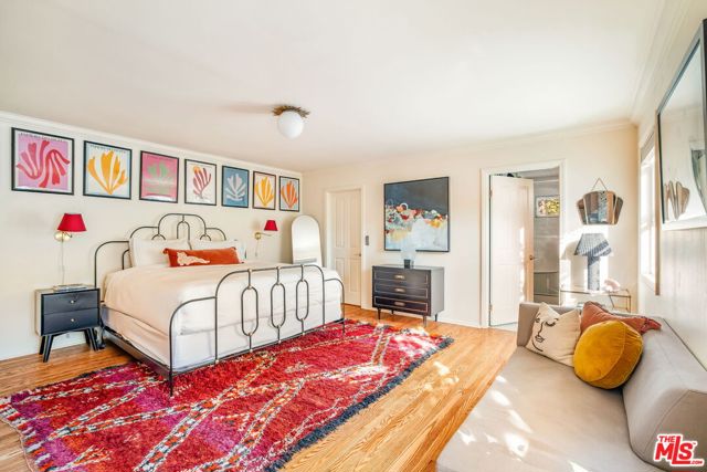 4426 Auckland Avenue, Toluca Lake CA: https://media.crmls.org/mediaz/68fb12bc-69ec-44fd-8acc-d196357e7cc4.jpg