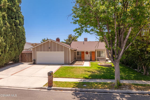 3268 Hilldale Avenue, Simi Valley CA: https://media.crmls.org/mediaz/68fb43f7-cf43-4b70-94a4-62acce3be3b0.jpg