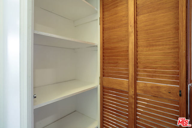 6915 Paseo Del Serra, Los Angeles CA: https://media.crmls.org/mediaz/68fbaffa-de00-4c37-8b84-79892eabf358.jpg