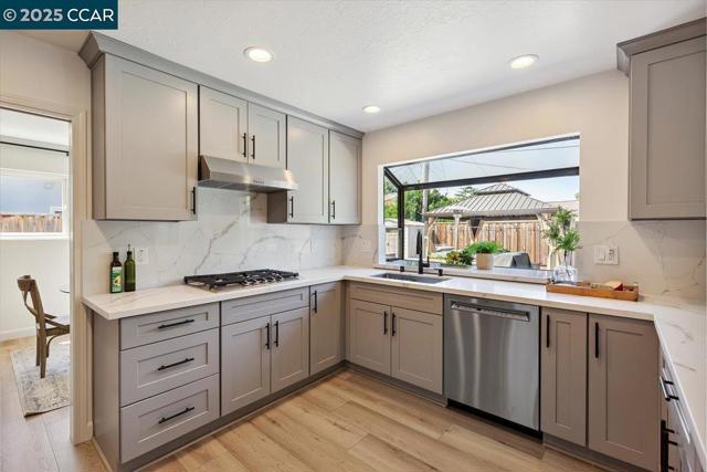5179 Paul Scarlet Dr, Concord CA: https://media.crmls.org/mediaz/68fc17b2-2aab-47e9-aabf-3795eb41fa74.jpg