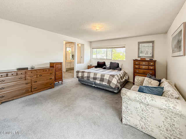 136 Erten Street, Thousand Oaks CA: https://media.crmls.org/mediaz/68fd16da-6f8e-4538-9939-8bd66c9f55d6.jpg