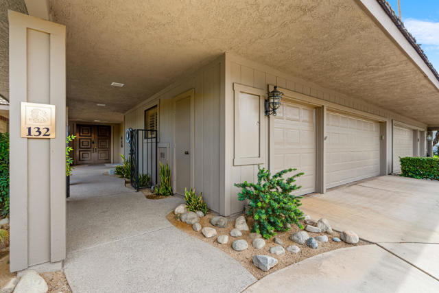 132 Columbia Drive, Rancho Mirage CA: https://media.crmls.org/mediaz/68fd70ec-b946-40a4-bb1a-45ff8262364f.jpg