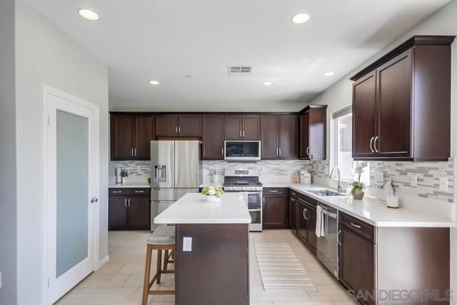13216 Cuyamaca Vista Dr, Lakeside CA: https://media.crmls.org/mediaz/68fd7f56-de29-4cb0-b258-f7ddbb1cf842.jpg