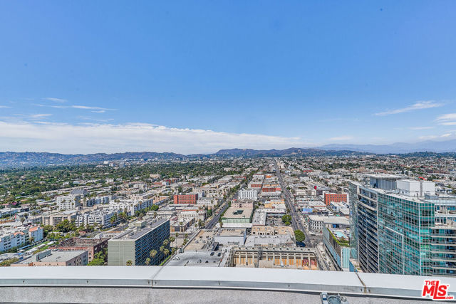 3810 Wilshire Boulevard, Los Angeles CA: https://media.crmls.org/mediaz/68fd995e-ca61-411a-a5bd-54e3f1f5357b.jpg