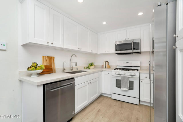 17914 Magnolia Boulevard, Encino CA: https://media.crmls.org/mediaz/68fdaf95-045a-4f20-bd8f-1001f9e43365.jpg