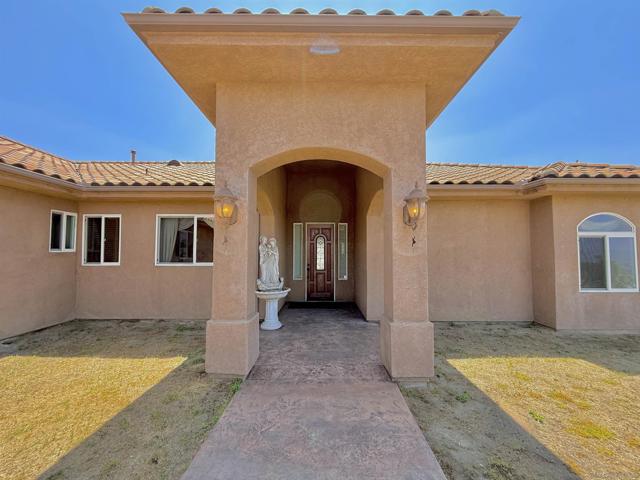 9189 Vista Entrada, Lakeside CA: https://media.crmls.org/mediaz/68fe6423-676f-41c7-b2f7-40122cfec5d0.jpg