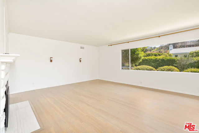 1053 Maroney Lane photo 4