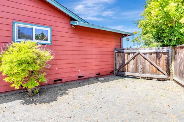945 San Ramon Court, Mountain View CA: https://media.crmls.org/mediaz/68fe702b-988b-4113-9509-94793338d8fe.jpg