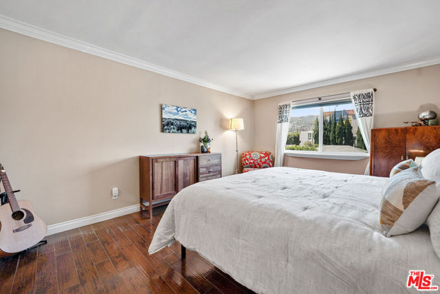637 North WEST KNOLL Drive, 301 photo 7