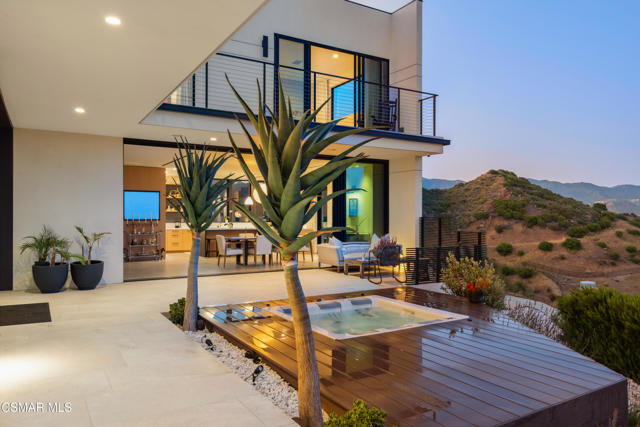 33433 Decker School Road, Malibu CA: https://media.crmls.org/mediaz/68fee883-4943-4140-a449-4156ca162b61.jpg