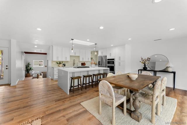 4840 Penrose Ct, San Diego CA: https://media.crmls.org/mediaz/6900a99f-6fcb-41c0-9338-ab03aa6f28af.jpg