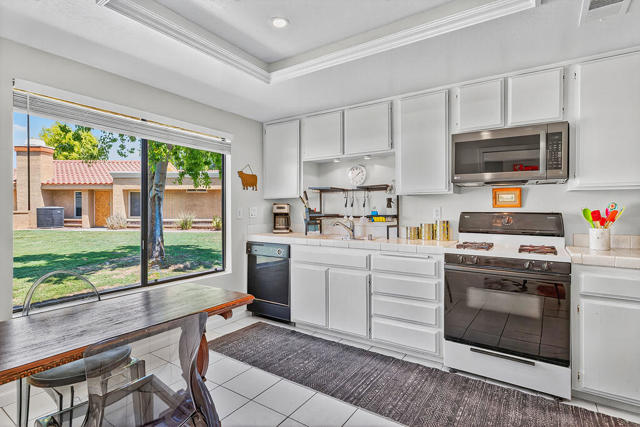 41531 Colada Court, Palm Desert CA: https://media.crmls.org/mediaz/6900f039-1460-49d9-ac0f-abbf47adc49c.jpg