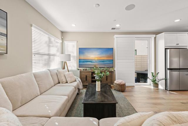 Detail Gallery Image 12 of 44 For 13085 Olympus Cir #1,  Poway,  CA 92064 - 3 Beds | 2/1 Baths