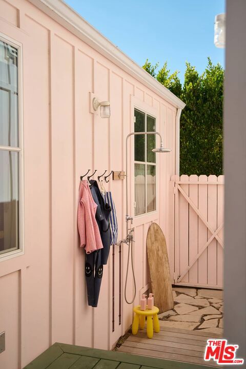 212 Paradise Cove Road, Malibu CA: https://media.crmls.org/mediaz/6901d783-f805-4927-b0d6-99e5fa98bad2.jpg