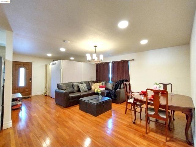 Image 10 of 39 For 864 San Francisco Ave