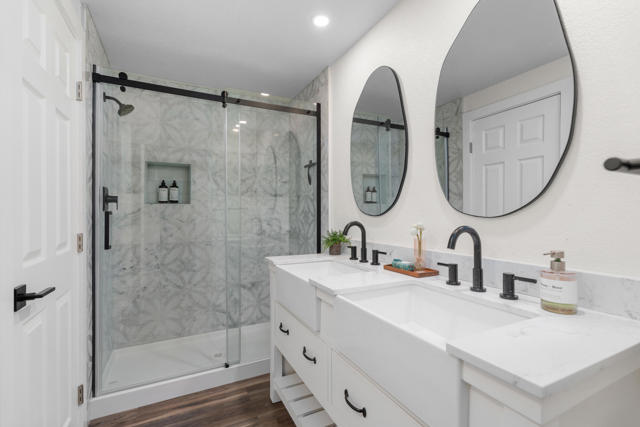 2700 Lawrence Crossley Road #105, Palm Springs, CA 92264